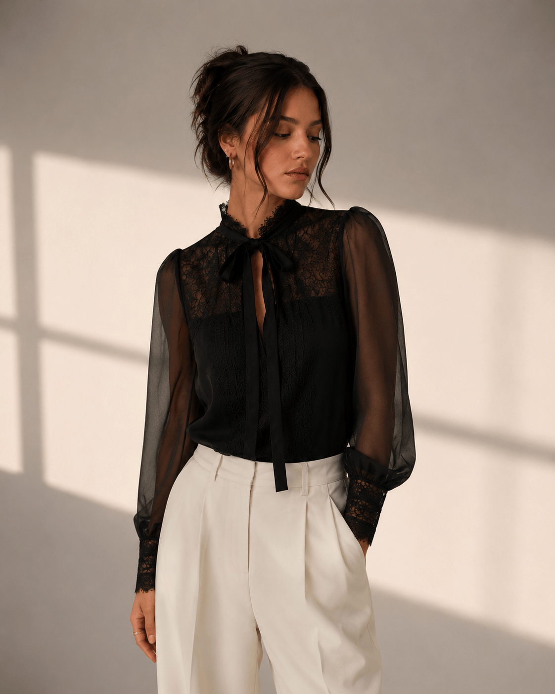 Mirela Studio Blusa Elegante Cuello Alto y Lazo