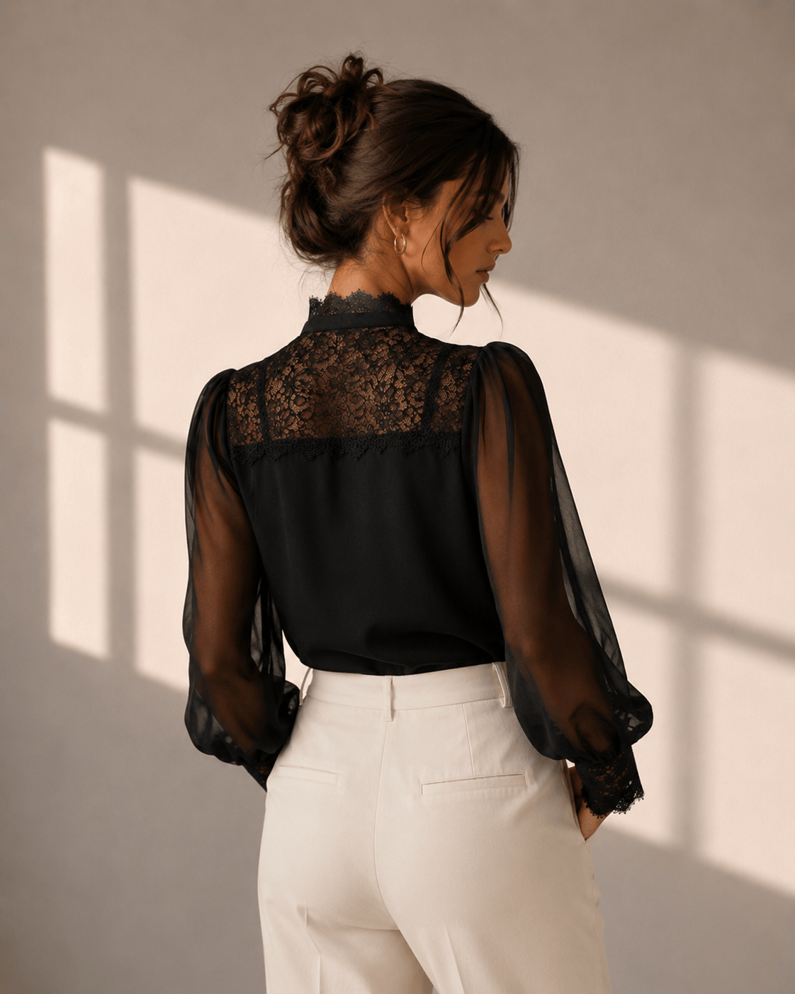 Mirela Studio Blusa Elegante Cuello Alto y Lazo
