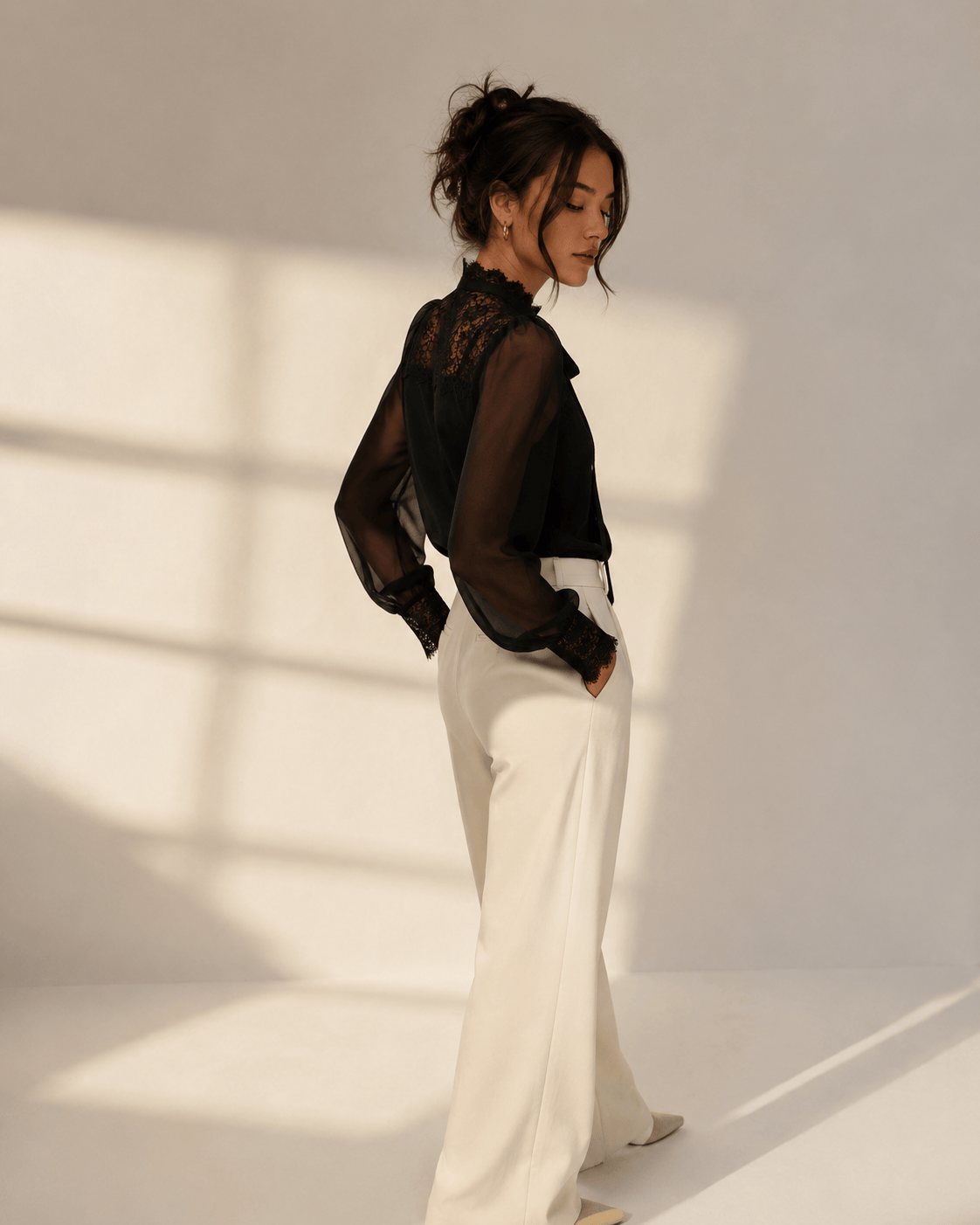 Mirela Studio Blusa Elegante Cuello Alto y Lazo